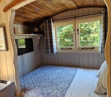 Claverham Apartment | Elmdale Hut - Shepherds Hut