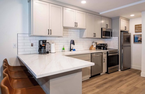 Yosemite West Condo | Elmer's Hideout - Fully Renovated Yosemite Escape!