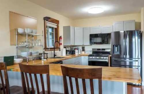 Catskill Apartment | Elmhurst House/Town-House- Top Floor - 3bd Catskill Mtn View