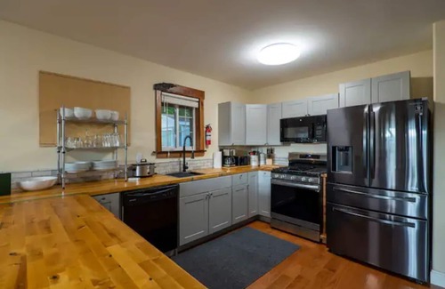 Catskill Apartment | Elmhurst House/Town-House- Top Floor - 3bd Catskill Mtn View
