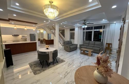 Ginatilan Villa | Elmo & Alice Villa Resort