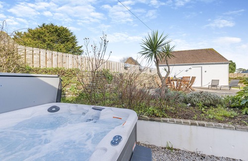 St Merryn House | Elmwood Cottage - Four Bedroom House, Sleeps 8