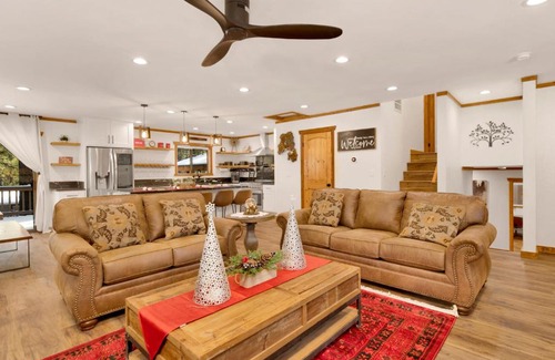 Big Bear Ski Chalet | Elmwood Place- Hot Tub- Packed Game Room