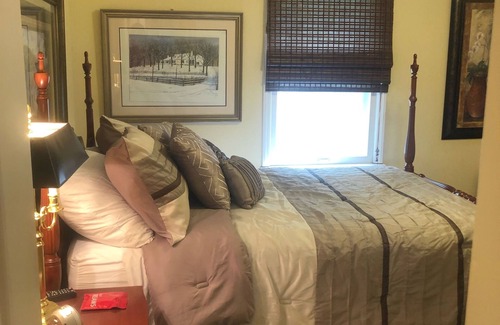 Elon House | Elon Private Guest Suite : 2 bedroom, Sitting room, bath, laundry