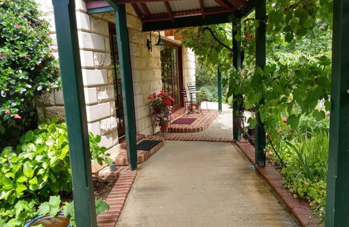 Carwoola Cottage | Elouera Garden Cottage