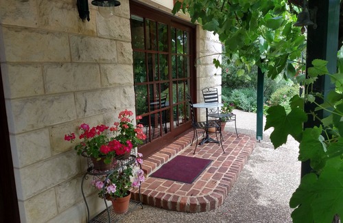 Carwoola Cottage | Elouera Garden Cottage