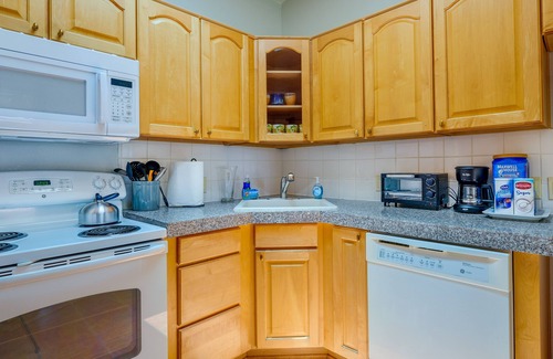 Eleven Mile Corner Apartment | Eloy Vacation Rental w/Pool Access & Courtyard!
