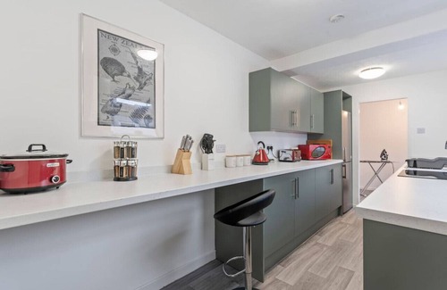 Redcar House | Elton House Central Location Sleeps 5 Free Parking Fast WiFi Smart TV