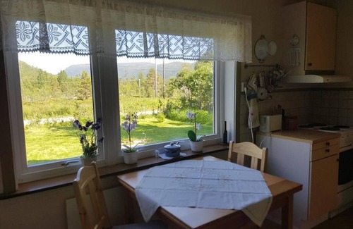 Lenvik House | Elvestua house in nature