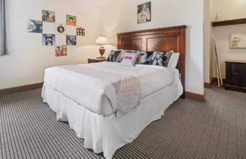 Gonzales House | Elvis Presley Room - Stay where Elvis stayed!