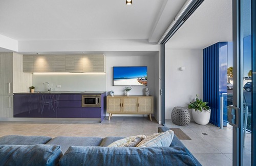 Alexandra Headland Apartment | Elysee Beachside 1 Bedroom Apartment