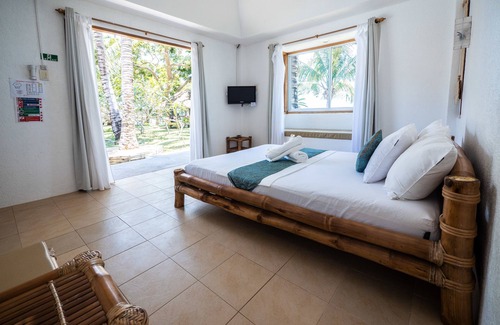 Donsol Hotel | Elysia Beach Resort