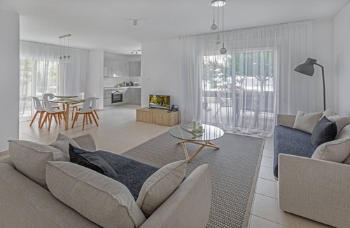 Universal Apartment | Elysia Park