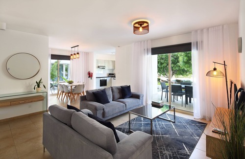 Universal Apartment | Elysia Park