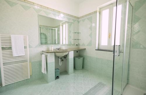 Lacco Ameno Apartment | Elysium House - Apartment in Villa with Garden
