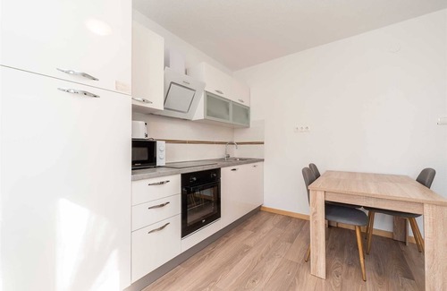 Policnik Apartment | Ema's Olive Garden Apt 1- Families only 4+2