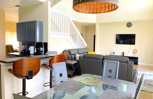Crescent Lakes House | Embark on Unforgettable Vacation Experience 5BED Entire Home