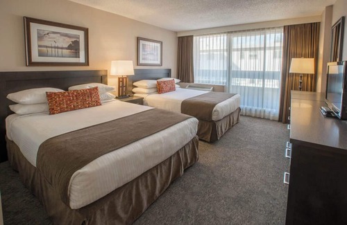 James Bay Hotel | Embassy Inn