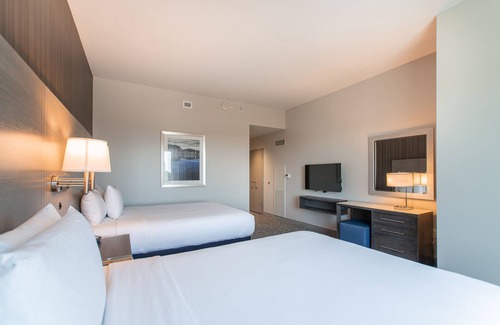 The Woodlands Hotel | Embassy Suites by Hilton The Woodlands at Hughes Landing