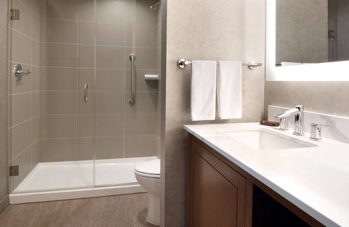 Naperville Hotel | Embassy Suites by Hilton Chicago Naperville