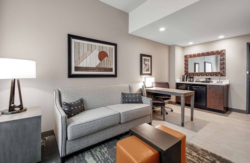 Jonesboro Hotel | Embassy Suites by Hilton Jonesboro Red Wolf Convention Center
