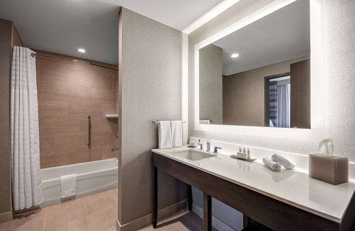 Jonesboro Hotel | Embassy Suites by Hilton Jonesboro Red Wolf Convention Center