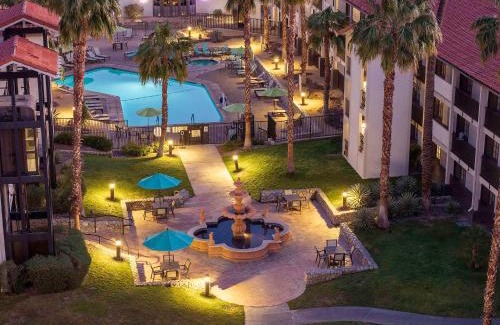 Palm Desert Resort | Embassy Suites by Hilton Palm Desert