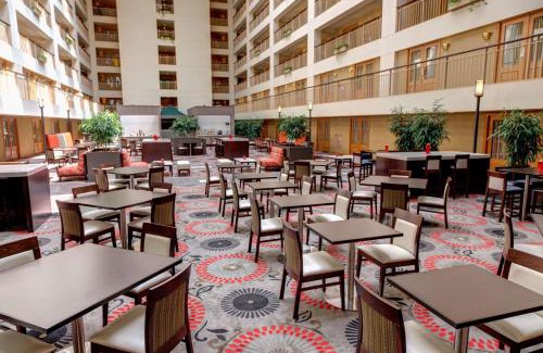 Rosemont Hotel | Embassy Suites by Hilton Chicago O'Hare Rosemont