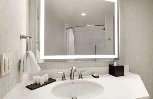 Irvine Business Complex Hotel | Embassy Suites by Hilton Irvine Orange County Airport