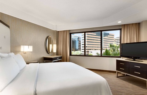 Irvine Business Complex Hotel | Embassy Suites by Hilton Irvine Orange County Airport