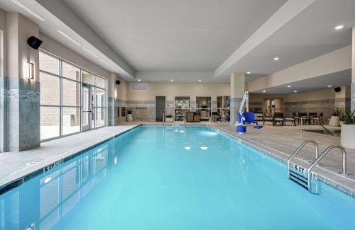 Jonesboro Hotel | Embassy Suites by Hilton Jonesboro Red Wolf Convention Center