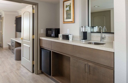 Central Sacramento Hotel | Embassy Suites by Hilton Sacramento Riverfront Promenade