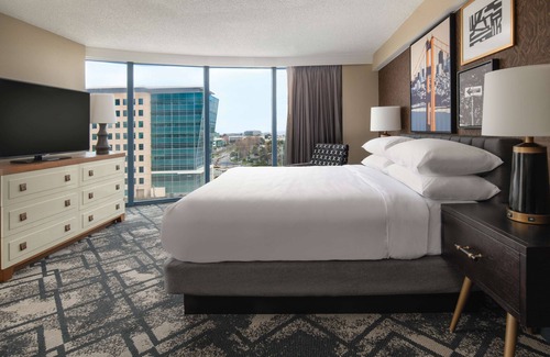 The East Side Hotel | Embassy Suites by Hilton San Francisco Airport Oyster Point