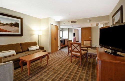 Greenville - Spartanburg Resort | Embassy Suites Greenville Golf Resort & Conference Center