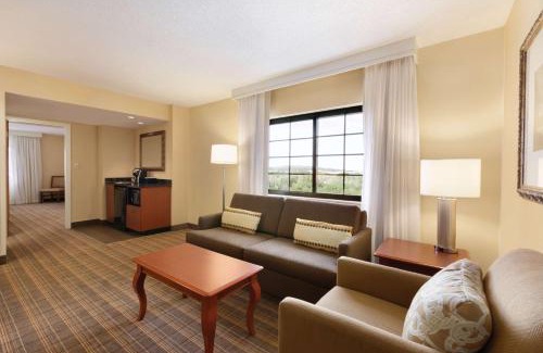 Greenville - Spartanburg Resort | Embassy Suites Greenville Golf Resort & Conference Center