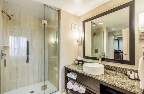 Elizabeth Hotel | Embassy Suites Newark Airport