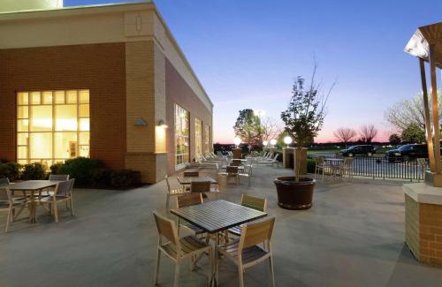 Rogers Hotel | Embassy Suites Northwest Arkansas - Hotel, Spa & Convention Center