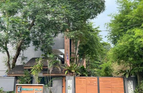 Kampung Pandan Dalam House | Embassy Villa by Cobnb at Ampang Hilir