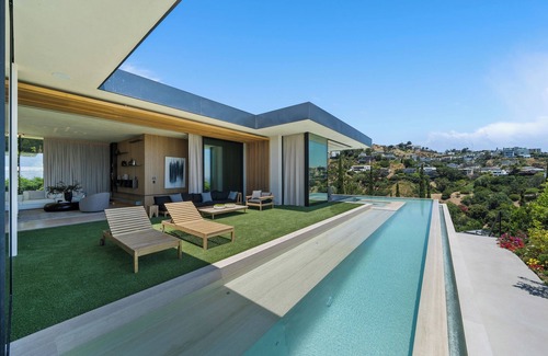 The Bird Streets Villa | Embodies Elegance, Sophistication, and Advanced Technology