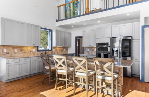 Black Hawk House | Embrace Coziness At Rudolph Ranch: Skiing, Hiking, Trail, Casino's. Pet friendly