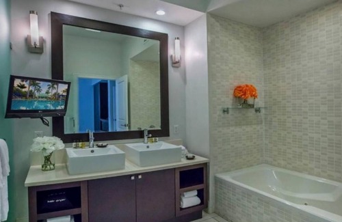 Ludlam House | Embrace Miami's Finest Accommodations! 4 Spacious Rooms w/ Balcony and Kitchen