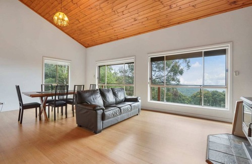 Ferny Creek House | Embrace Nature's Beauty in Ferny Creek
