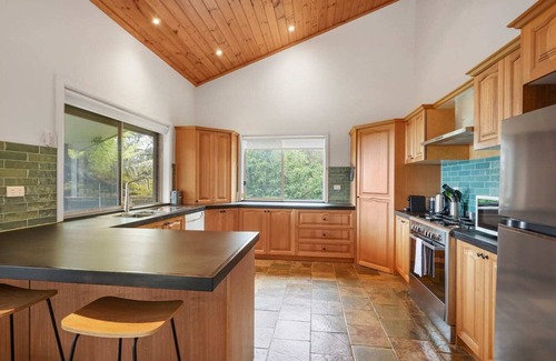 Ferny Creek House | Embrace Nature's Beauty in Ferny Creek