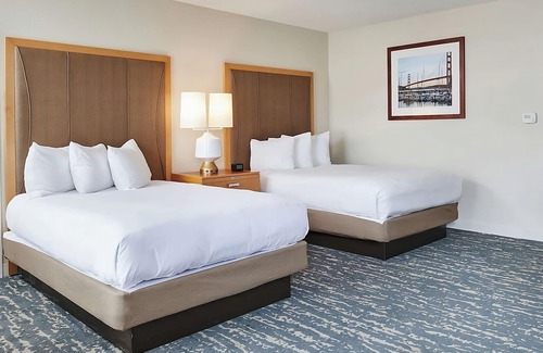 Berkeley Hotel | Embrace Nature's Embrace! 4 Contemporary Units, Near César Chávez Park, w/Pool!