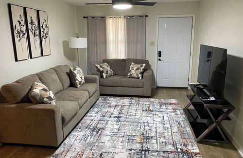 Brownsville Apartment | Embrace Peaceful Luxury in a Contemporary Escape