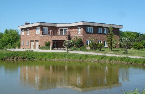 Halton Regional Municipality Villa | Embrace Spring in style on 25 acre of land with indoor heated swimming pool!