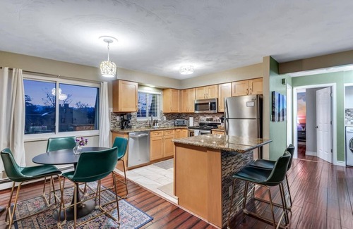 Berkley Condo | ☀Embrace the Local Lifestyle with Luxurious Comfort☀