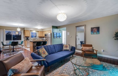Berkley Condo | ☀Embrace the Local Lifestyle with Luxurious Comfort☀
