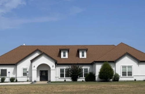 Weston House | Embrace the tranquility of the prairie in style and luxury. Sleeps up to 16