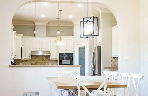 Weston House | Embrace the tranquility of the prairie in style and luxury. Sleeps up to 18